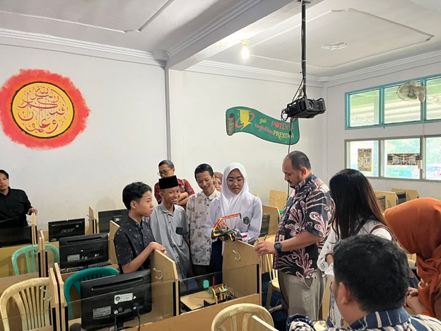 Sinergi MTs. Sunan Muria Kelet bersama Pemerintahan Desa, Membawa Desa Kelet Masuk 15 Besar Lomba Desa Digital 2025 Se-Indonesia